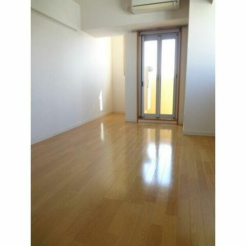 エルドシック横濱の居間・リビング|二面採光で明るいお部屋♪