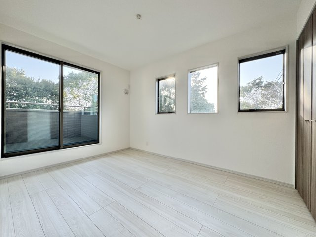 いろどりアイタウン浜松市中央区遠州浜2丁目　6号棟の洋室|建物西側　約6帖の洋室です。