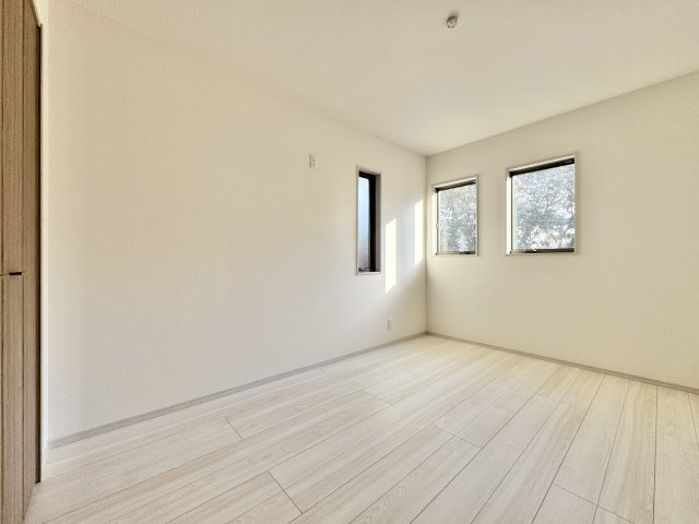 いろどりアイタウン浜松市中央区遠州浜2丁目　6号棟の洋室|階段を上がって正面にある、約6帖の洋室です。