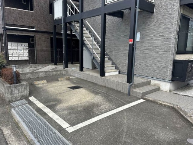レオパレスフェアリーテールⅠの駐車場