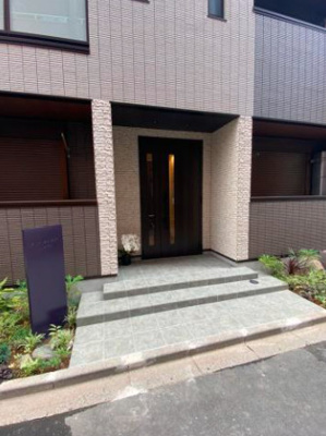 【エントランス】 | A' LA MAISON LUANA | エントランスです