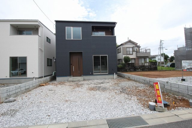 鴨部【特別価格　８月末まで】新築戸建　⑨　プレミアム仕様（全2区画）の駐車場|3台可！