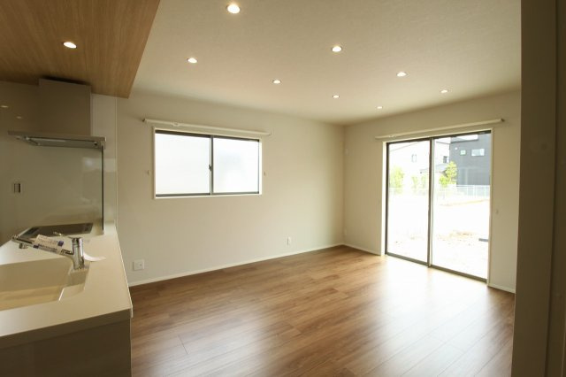 鴨部【特別価格　８月末まで】新築戸建　⑨　プレミアム仕様（全2区画）の居間・リビング|ＬＤＫ　15.1帖
