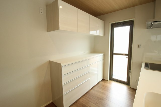 鴨部【特別価格　８月末まで】新築戸建　⑨　プレミアム仕様（全2区画）の収納|カップボード