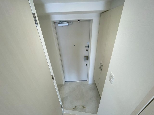 アドバンス新大阪ラシュレの玄関