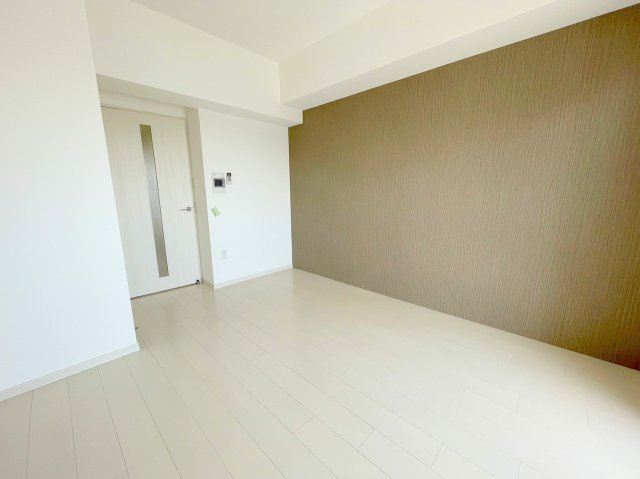 アドバンス新大阪ラシュレの洋室