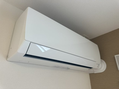 【設備】 | クローバー  | エアコン1台付き（リビング）