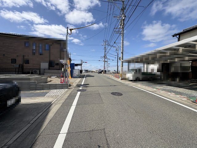 【その他】 | 福岡市東区松崎2丁目　1号棟（全1棟）【仲介手数料無料・0円】 | 現地写真。前面道路です。
