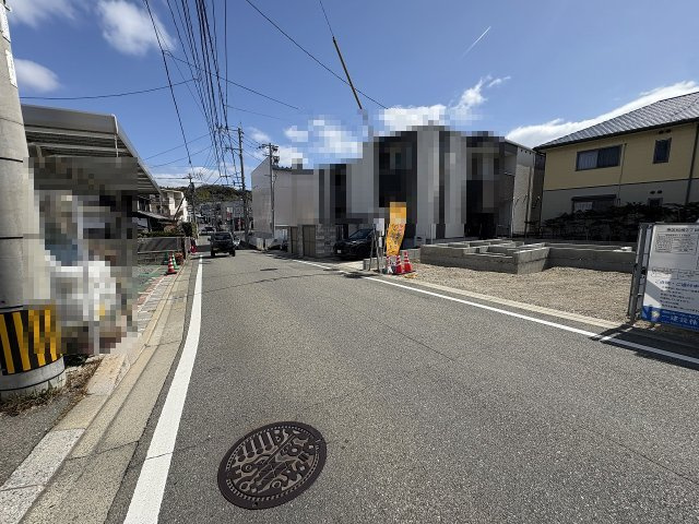 【その他】 | 福岡市東区松崎2丁目　1号棟（全1棟）【仲介手数料無料・0円】 | 現地写真。前面道路です。