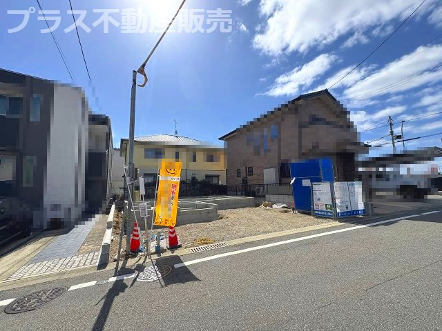 【玄関】 | 福岡市東区松崎2丁目　1号棟（全1棟）【仲介手数料無料・0円】 | 施工例。施工例は完成時と異なる場合があります。