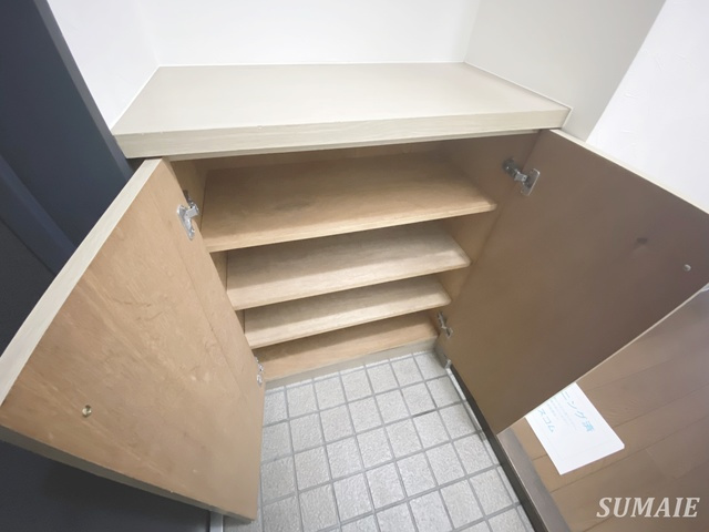 サウスウッドの玄関|シューズボックスあります☆