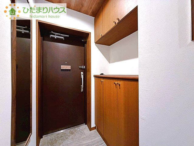 【玄関】 | リーベスト天王台 | 丁度良い靴箱のサイズ♪これだけあれば家族全員の靴がしまえてスッキリ(^O^)