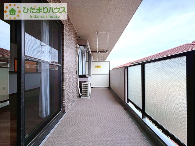 【バルコニー】 | リーベスト天王台 | ワイドなバルコニーで、ご家族全員のお洋服もらくらく干せちゃいます( *´艸｀)