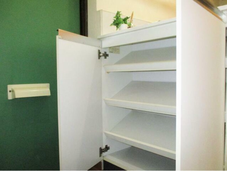 森下ビルの玄関