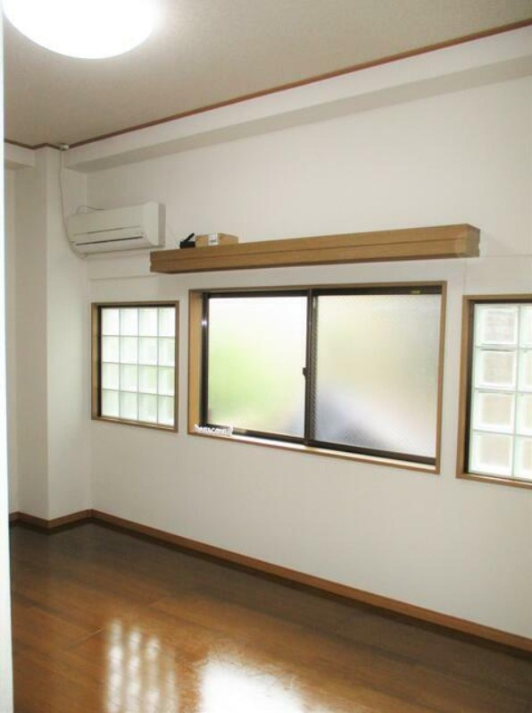 森下ビルの居間・リビング