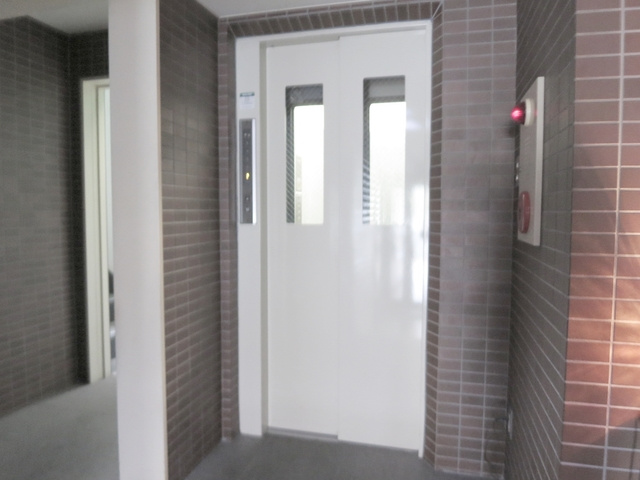 リバーコートのその他共用部分|エレベーター完備。