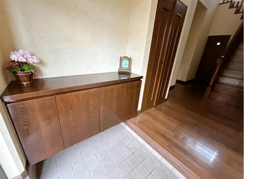 八代市高島町中古戸建の玄関