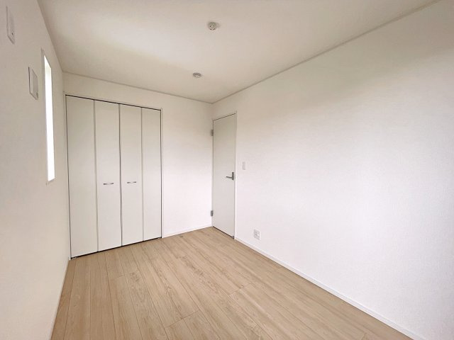 新築戸建・新築建売　南相馬市原町区南町第1　原町第二小・原町第一中の洋室|シンプルなので様々なテイストのインテリアも合いそうですね！