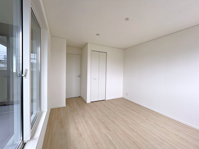 新築戸建・新築建売　南相馬市原町区南町第1　原町第二小・原町第一中の洋室|2階居室は2面採光で通風・採光にも優れ、心地良い光と風があふれています！