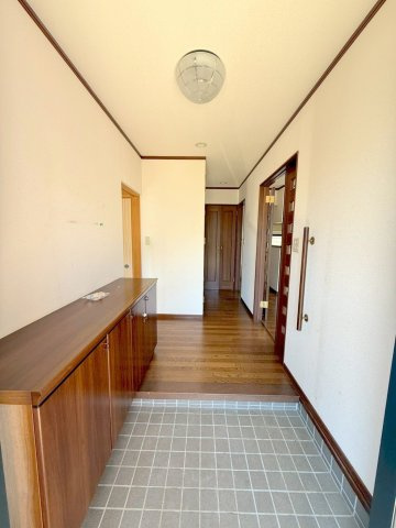 越谷市宮本町５丁目の一戸建ての玄関