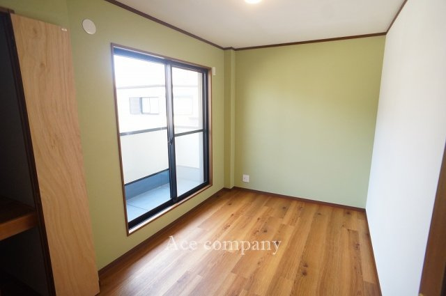 【子供部屋】 | 東住吉区鷹合2丁目 | 【3階：北側洋室5帖】バルコニーに面したお部屋です☆