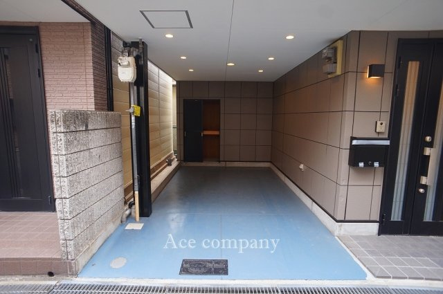 【駐車場】 | 東住吉区鷹合2丁目 | TVモニターホン・ポスト新調☆車庫内奥に物入収納あります♪