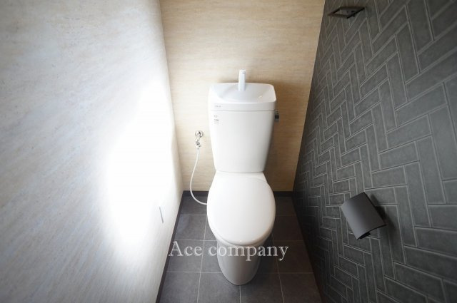 【トイレ】 | 東住吉区鷹合2丁目 | トイレは1階と2階の2ヶ所に完備♪こちらは1階のトイレ新調です☆