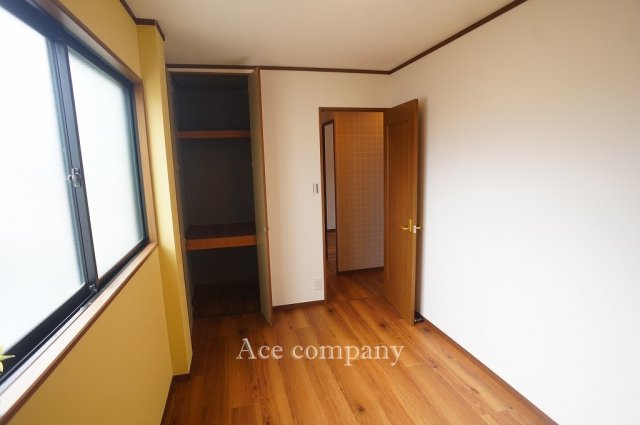 【子供部屋】 | 東住吉区鷹合2丁目 | 【3階：南側洋室5帖】収納あります♪