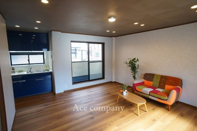 【居間・リビング】 | 東住吉区鷹合2丁目 | 【LDK：14.5帖】クロス全面貼替え、床フロアタイル・CF張替え、水廻り設備一新、ダウンライト新設、ハウスクリーニング済みです☆