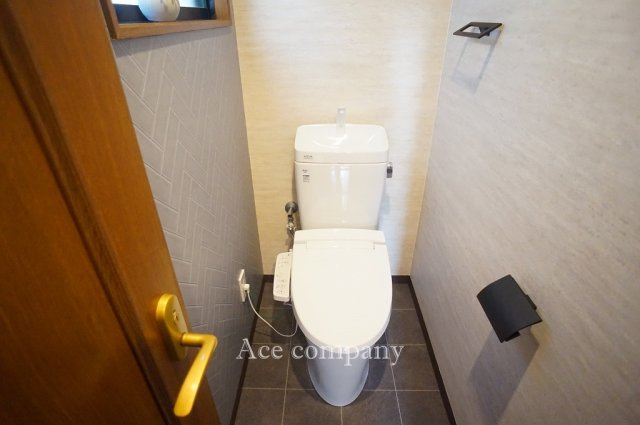 【トイレ】 | 東住吉区鷹合2丁目 | 2階のトイレはウォシュレット付き、新調です☆
