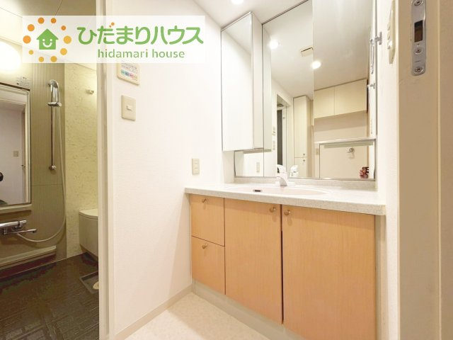 【独立洗面台】 | エールの丘 | ゆったりとした洗面所には物入れを完備！タオルや洗剤をしまえます(^^)/