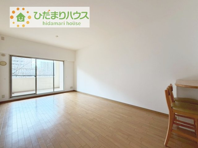 【居間・リビング】 | エールの丘 | リビングの大きな窓からは、暖かな日の光が降り注ぎます・・・