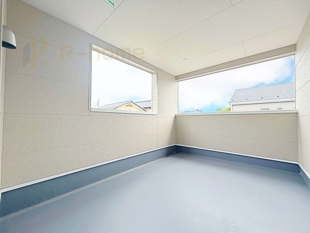 つくばみらい市小絹第4　新築戸建て　3号棟のバルコニー|急な雨でも安心のインナーバルコニー♪忙しいご夫婦も大満足♪