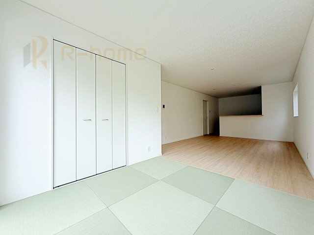 つくばみらい市小絹第4　新築戸建て　3号棟のその他|リビング隣接の畳コーナー！キッズスペースや家族のくつろぎ空間に♪