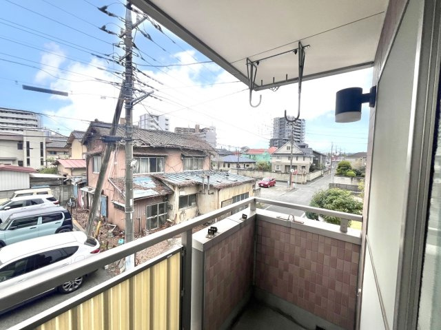 【中古戸建】高崎市末広町のバルコニー|■バルコニー｜共働きのご家庭に嬉しい屋根付きバルコニー！急に雨が降ってきても安心です♪