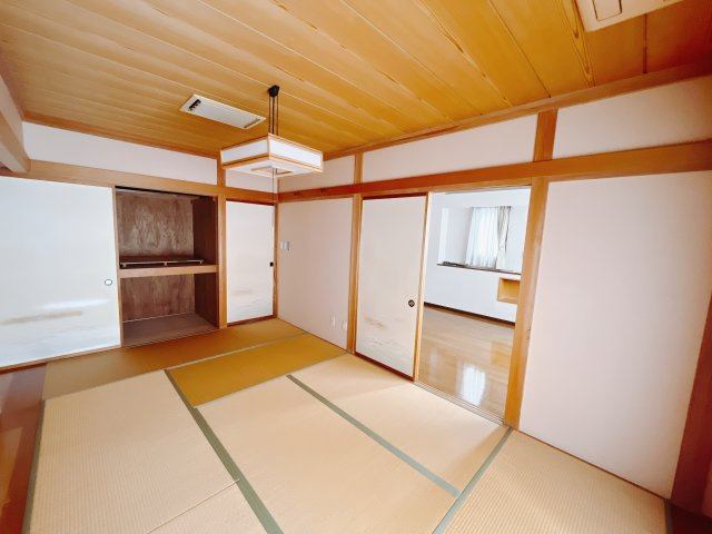 【中古戸建】高崎市末広町の和室|■和室｜和室でしか味わえない畳ならではの香りや素材で和のやすらぎを感じてください♪休日はお子様とお昼寝するのにも最適です！