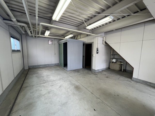 【中古戸建】高崎市末広町の駐車場|■ガレージ｜大きなビルドインガレージ付き♪ご自身の愛車も、お友達の車も守れて安心です♪