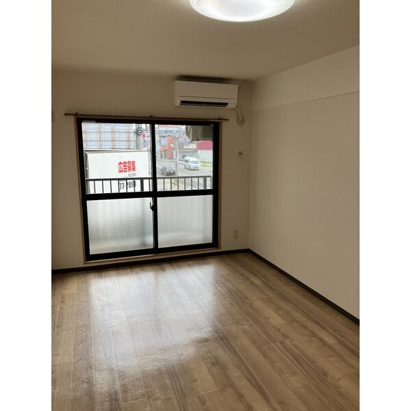 岡崎市伊賀新町の賃貸マンションの居間・リビング