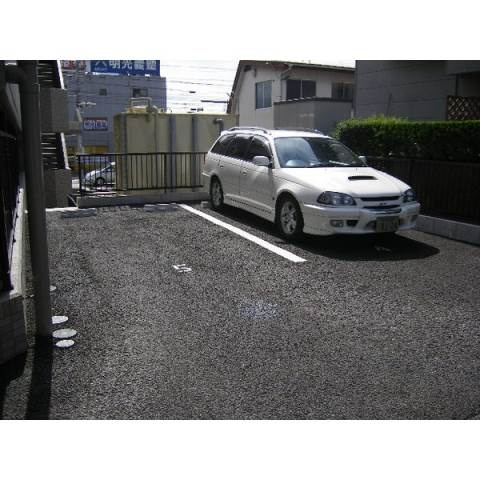 岡崎市伊賀新町の賃貸マンションの駐車場