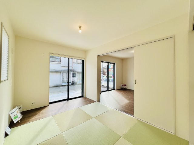 高崎石原町の和室|リビングに隣接する和室はキッズスペースや家事スペースとしても♪