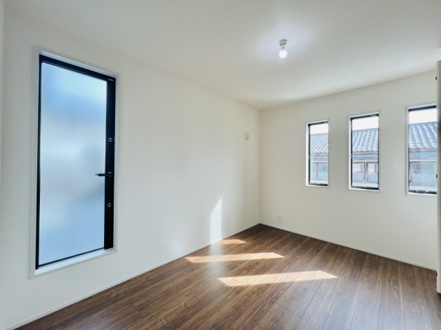 高崎石原町の洋室|お子様の一人部屋デビューにも最適♪