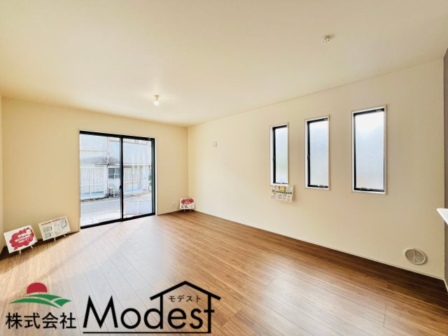 高崎石原町の居間・リビング|16帖の開放的なリビング♪