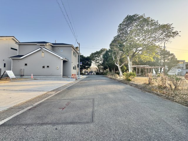 いろどりアイタウン浜松市中央区遠州浜2丁目　7号棟の前面道路含む現地写真|前面道路を南側を向いて撮影しました。