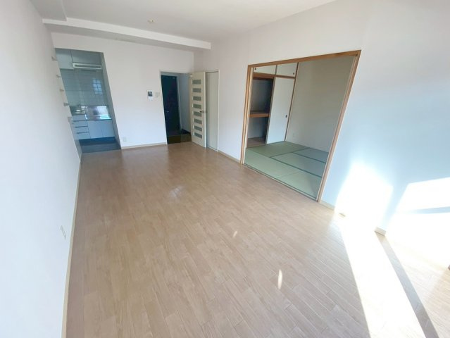 ボヌール宝塚の洗面所|ゆったりとスペースのある洗面所