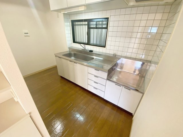 ボヌール宝塚の居間・リビング|ゆったりとしたリビングです