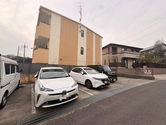 キングハイツ東郷の駐車場