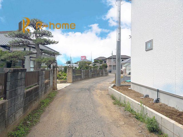 つくばみらい市小絹第4　新築戸建て　5号棟の前面道路含む現地写真|『今から見たい！』大歓迎です♪
お気軽にＲ－ｈomeまでお問い合わせください。