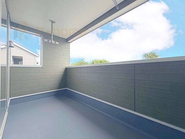 つくばみらい市小絹第4　新築戸建て　5号棟のバルコニー|急な雨でも安心のインナーバルコニー♪忙しいご夫婦も大満足♪
