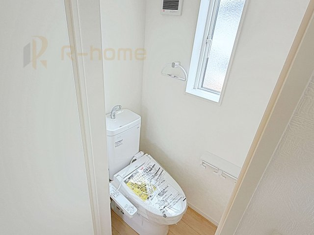 つくばみらい市小絹第4　新築戸建て　5号棟のトイレ|2か所のトイレで忙しい時間帯も安心です！