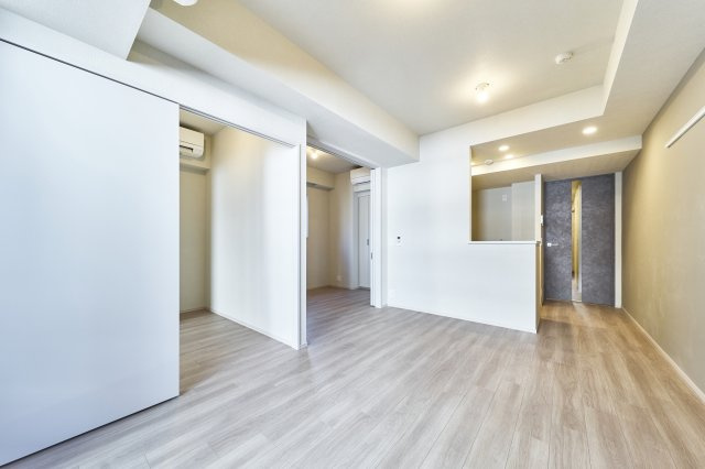 プラウドフラット三越前イーストの居間・リビング|使いやすい居間です